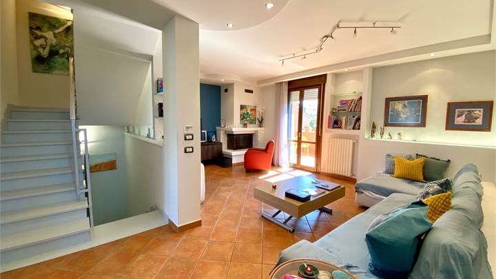 - Splendida Villa di Testa Completamente Ristrutturata -